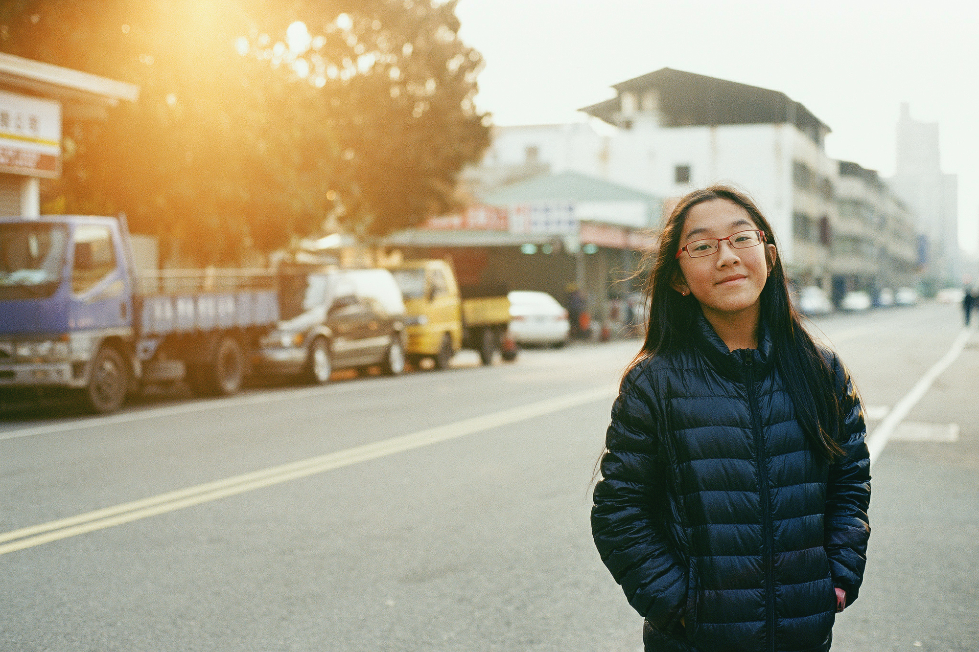 Sunset walk with my daughter through the streets of Taichung - authentic skin tone [Portra 160 |Nikon fm3a]